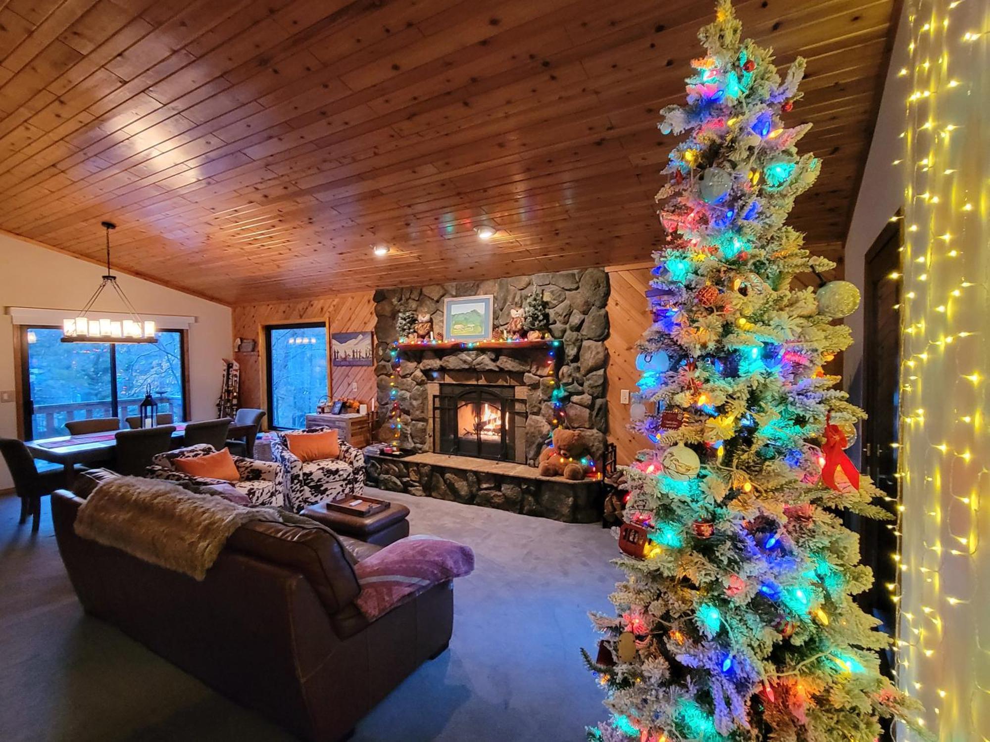 Four Seasons Getaway-Private Hot Spa With Pine Tree Views-Walk To Village And Pineknot Trailhead-Plus King Bed! 빅 베어 레이크 외부 사진