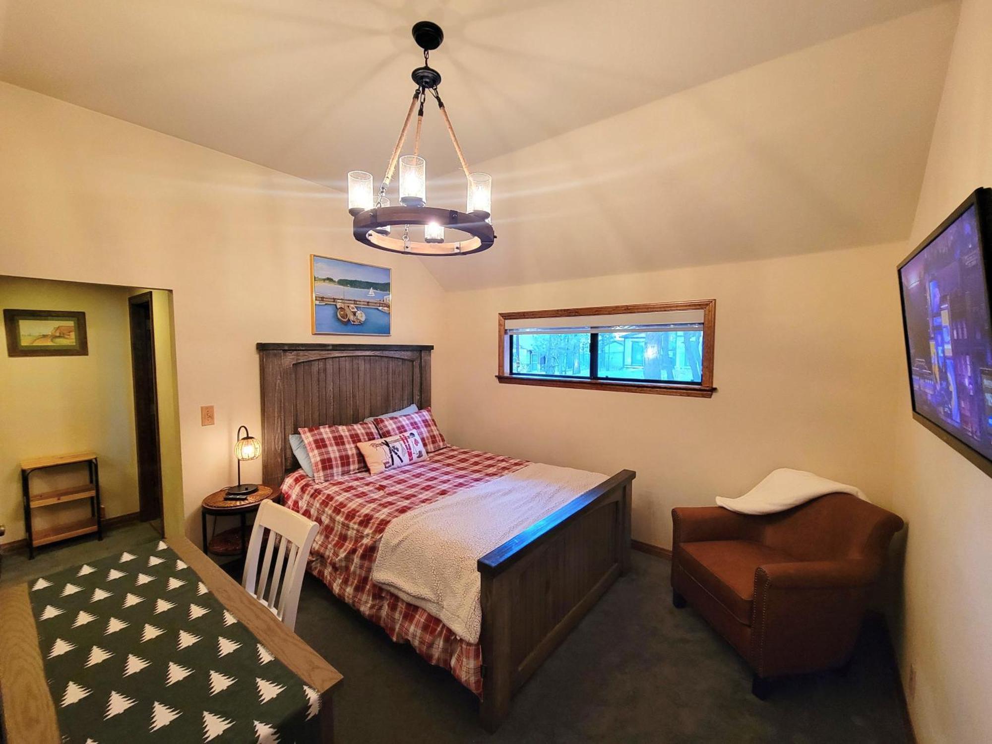 Four Seasons Getaway-Private Hot Spa With Pine Tree Views-Walk To Village And Pineknot Trailhead-Plus King Bed! 빅 베어 레이크 외부 사진